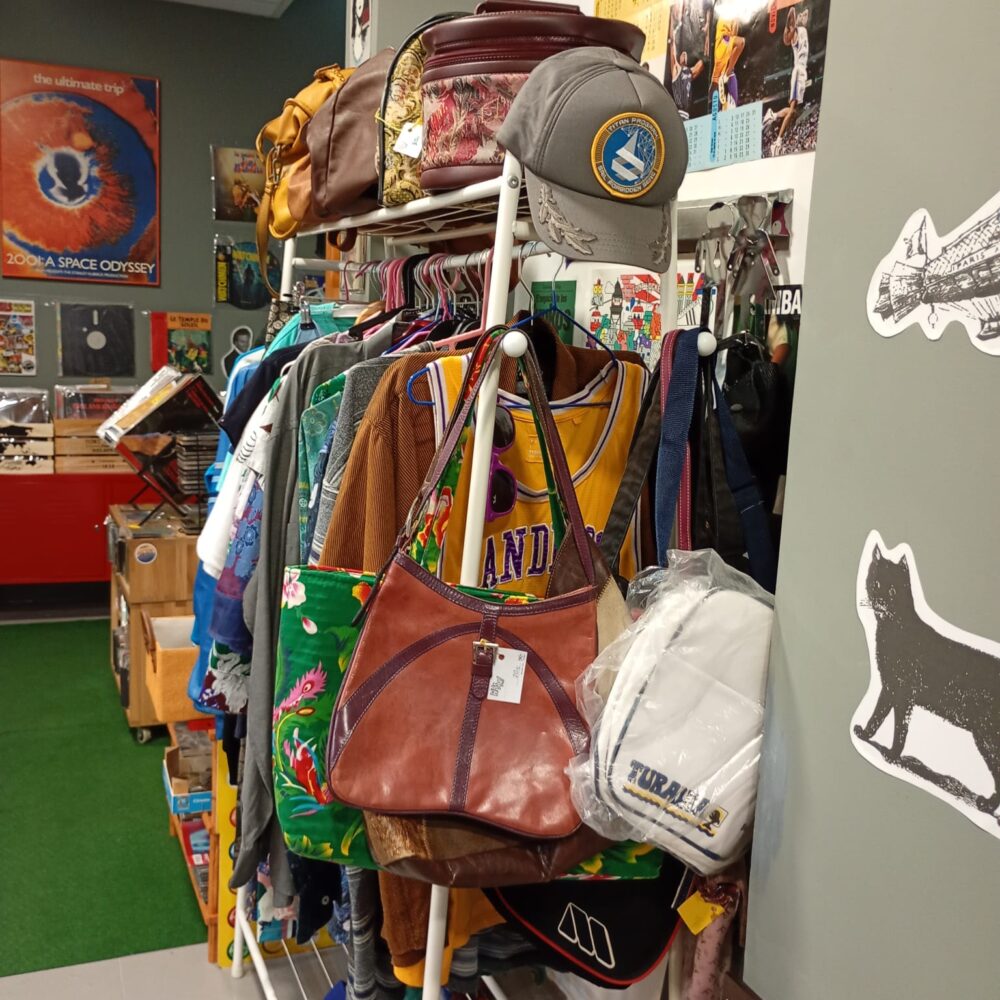 Artigos vintage, retrô e todos os tipos de decoração e moda para casa em Badalona.