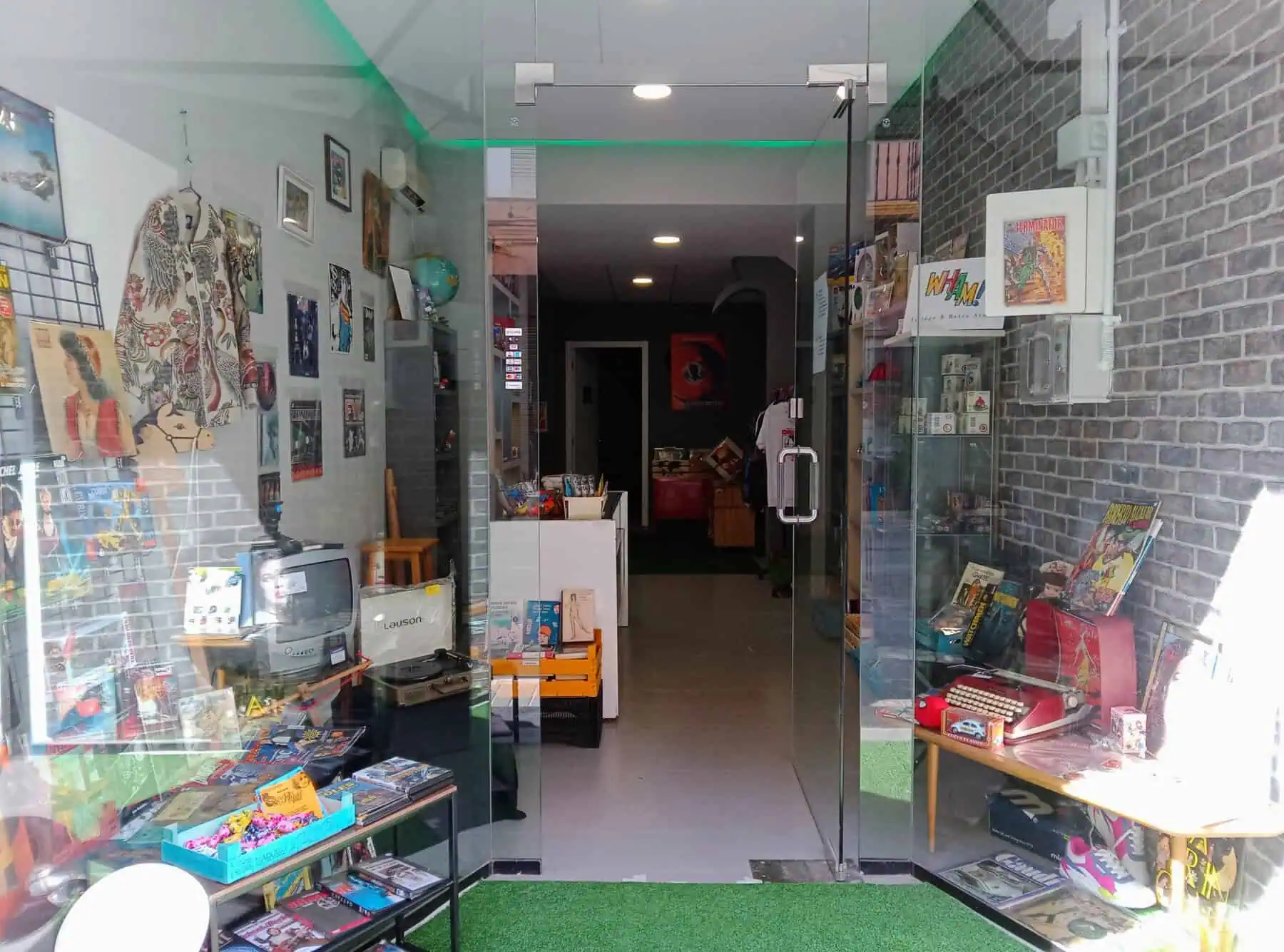 Wham Vintage Store Badalona Barcelone entrée