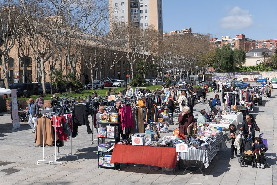 Mercadillo mensual de segunda mano, vintage y artesanía en Badalona