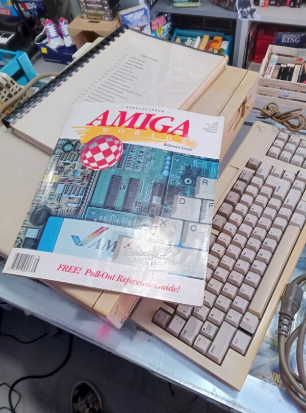 ordenador vintage commodore amiga 1000 con software, documentacion y revista