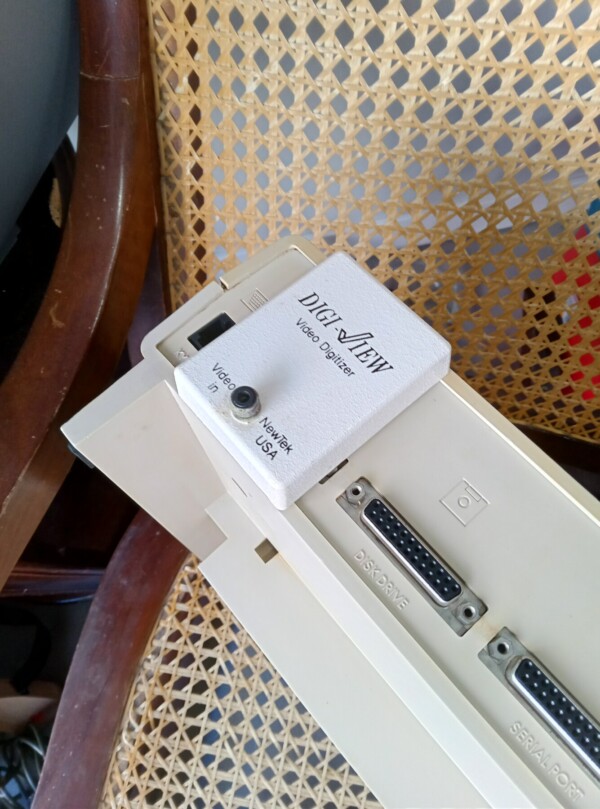 Ordenador Vintage Commodore Amiga 1000 sin monitor con software, teclado y ratón - Imagen 15