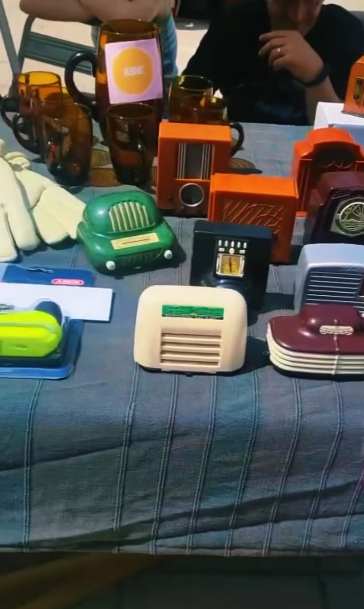 Feria mensual vintage antigüedades y segunda mano en badalona