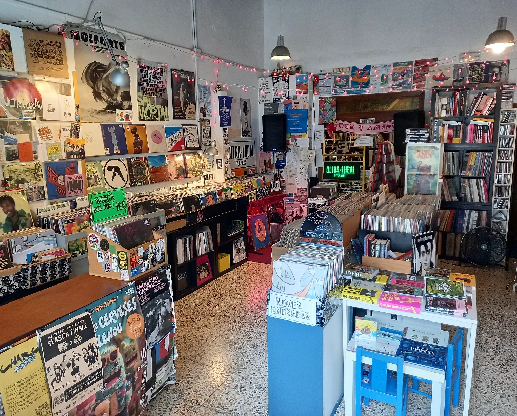 ultra local records nueva tienda de discos independiente en barcelona poblenou
