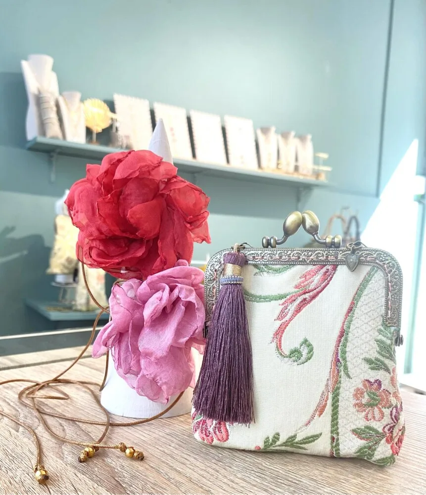 mar de collares escaparatismo perfecto badalona bolsos complementos