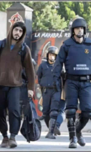 Eviction of a squatter in Badalona, a store that collects vintage records and books.