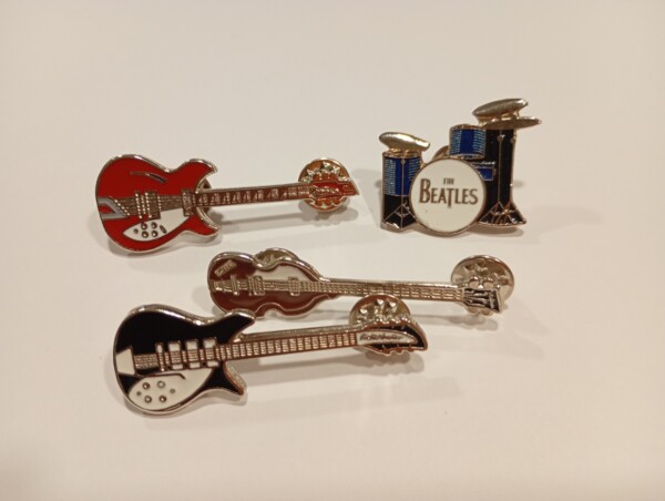 set coleccion pins the beatles instrumentos musicales