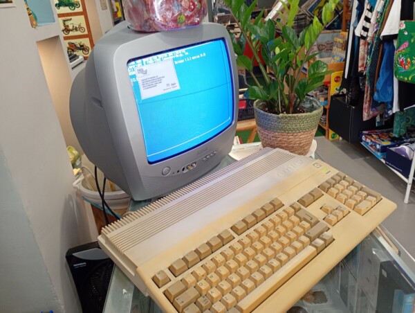 Комплект Commodore Amiga в работе