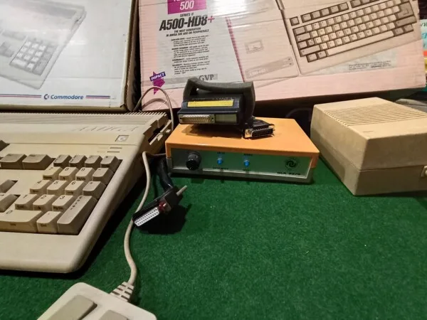 Commodore Amiga 500 avec extension Commodore 501 et accessoires - Ordinateurs