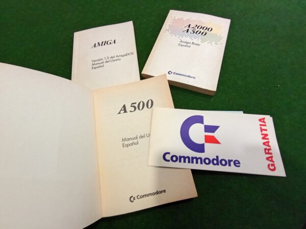 Manuels et garantie pour l'ordinateur Amiga 500 vintage fonctionnel
