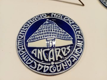 Lote de 4 Piezas de Cerámica SARGADELOS: 2 Conchas de Vieira (Camino de Santiago) y 2 Insignias ANCARES - Vintage - Imatge 3