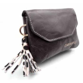 MONEDERO PIEL ATHENE CON ADORNO FLECOS SOLAPA NEGRO -