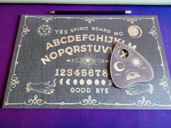 Ouija impresa en madera