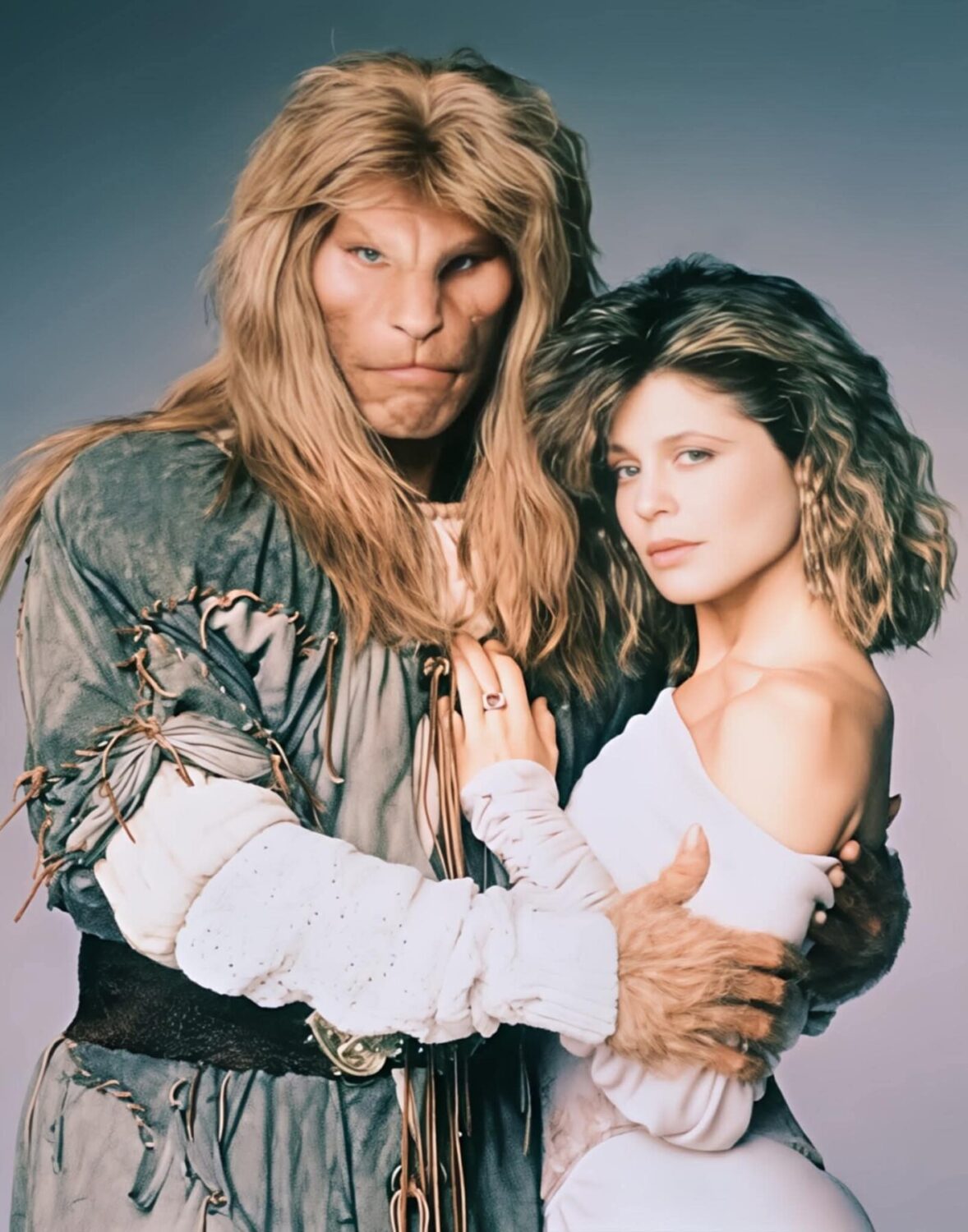 La Bella y la Bestia Ron Perlman Linda Hamilton - Poster Print A3+