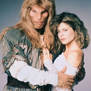 La Bella y la Bestia Ron Perlman Linda Hamilton - Poster Print A3+